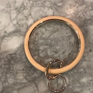 Elegant Cream and Gold Key Holder Keychain Ring